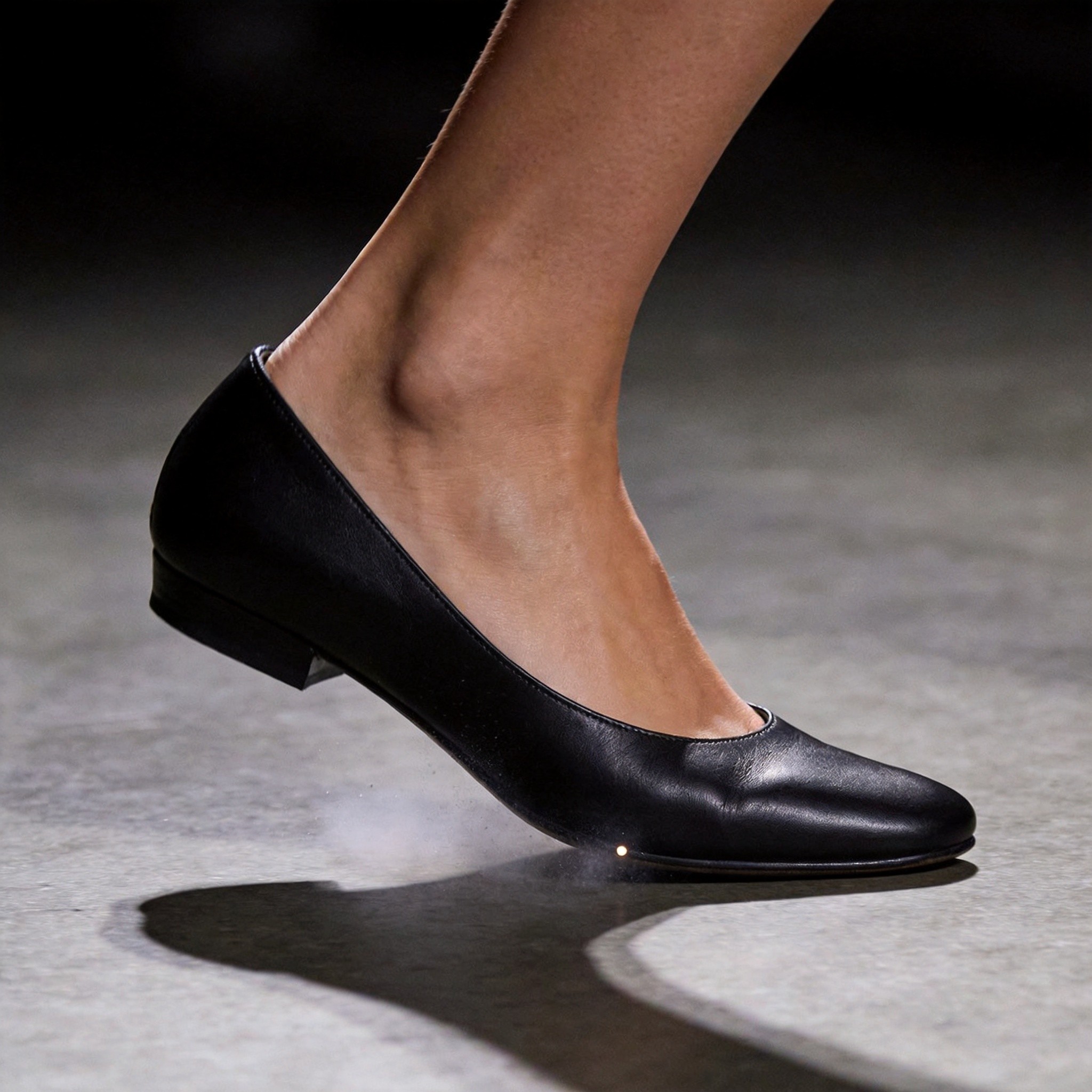 Why Your Shoes Make a Farting Air-Sucking Sound With Every Step — The Hidden 5-Layer Sole Cavity Air-Pressure Pump, the 0.5–1.5mm Sole-to-Upper Micro-Gap, and Why Only Blake-Stitched Full-Grain Leather Construction Eliminates the Embarrassing 'Pfffft' Sound on Hard Indoor Floors
